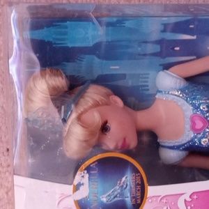 Cinderella Disney Princess doll #CFB82 from 2014 Never removed from the box